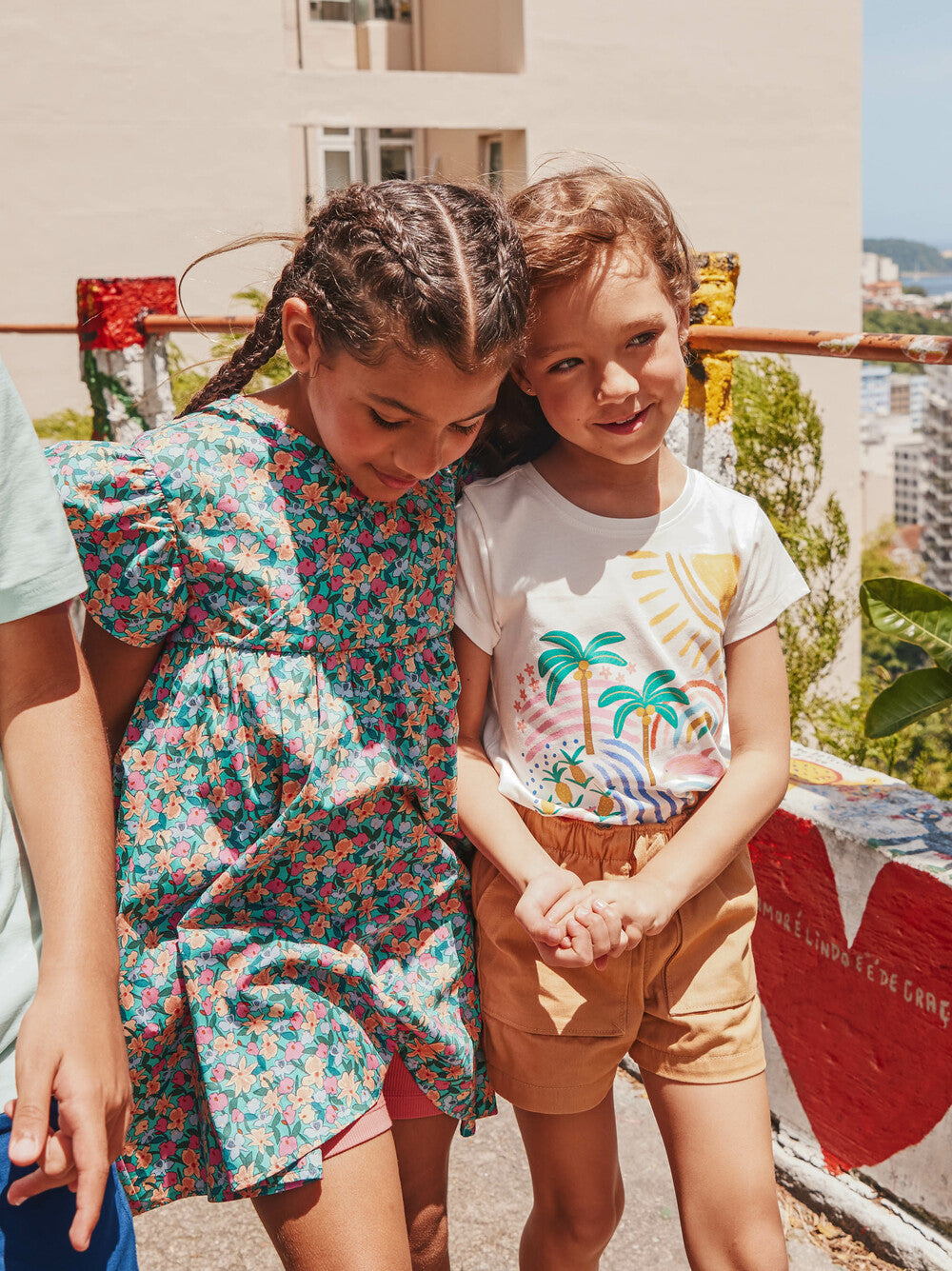 TEA COLLECTION NIÑA TSHIRT BRAZIL BEACH GRAPHIC CHALK