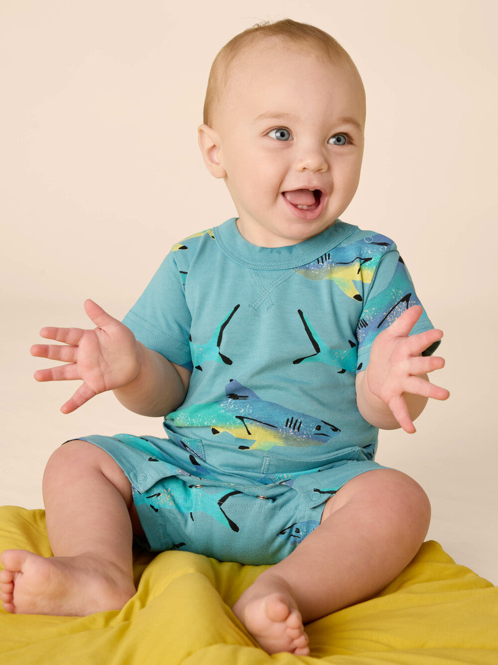 TEA COLLECTION BEBE NIÑO ROMPER DOUBLE POCKET PAINTED SHARK