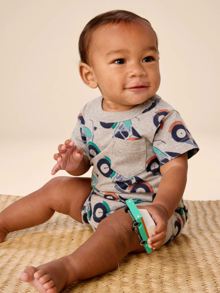 TEA COLLECTION BEBE NIÑO ROMPER POCKET SHORTIE MOTOCICLETA