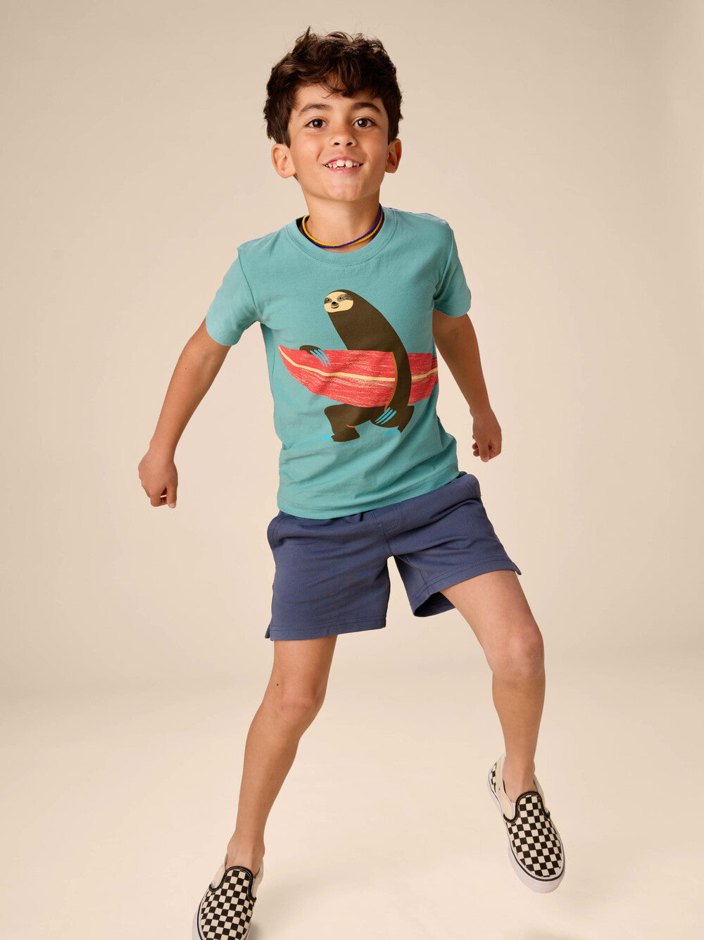 TEA COLLECTION NIÑO TSHIRT SURFER SLOTH PATINA