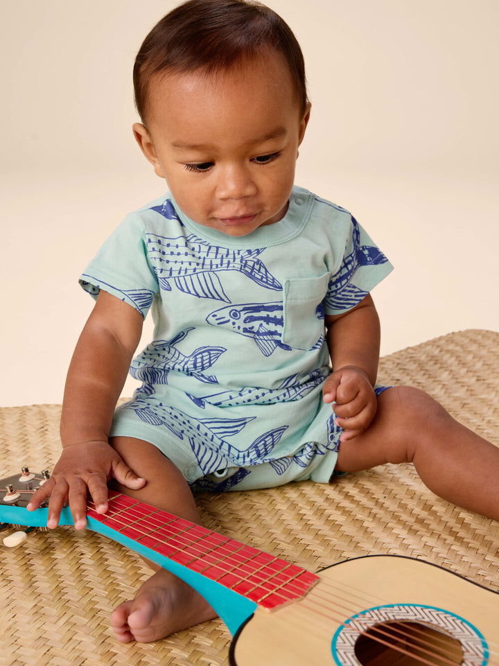 TEA COLLECTION BEBE NIÑO ROMPER POCKET SHORTIE BRAZILIAN KILLIFISH