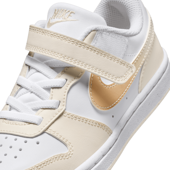 NIKE NIÑO ZAPATILLA COURT BOROUGH LOW BBALL BPV WHT/SHIMMER/CHALK