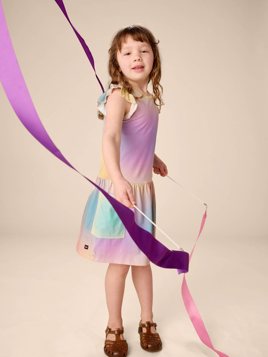 Tea Collection Vestido Flutter Sleeve Pocket Rainbow Gradient para Niña