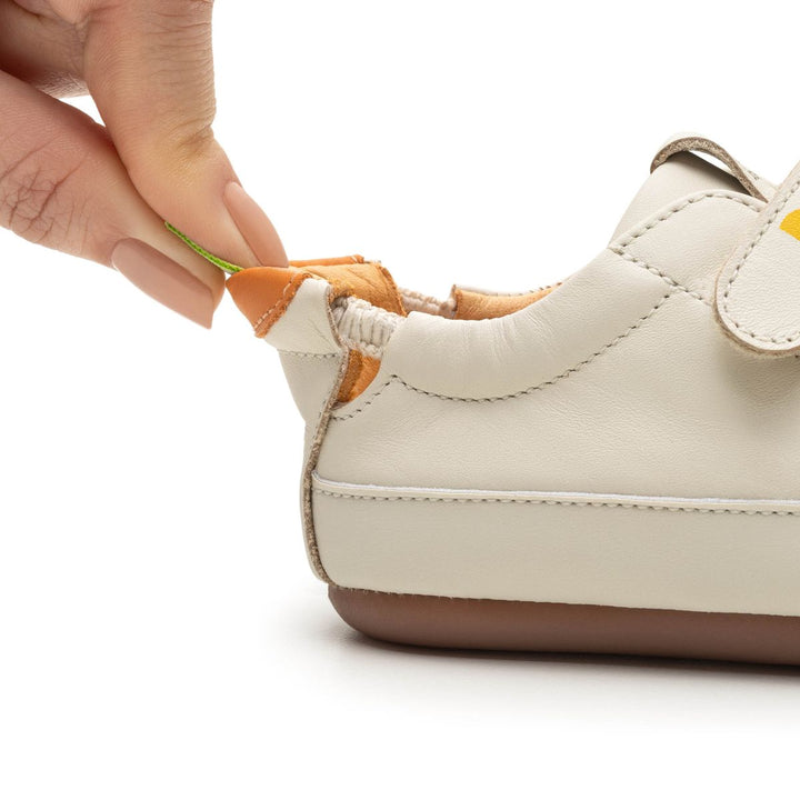 TIP TOEY JOEY BEBE NIÑO ZAPATILLA BOSSY DOWN TO EARTH TAPIOCA/ CAJA/ TANGERINE