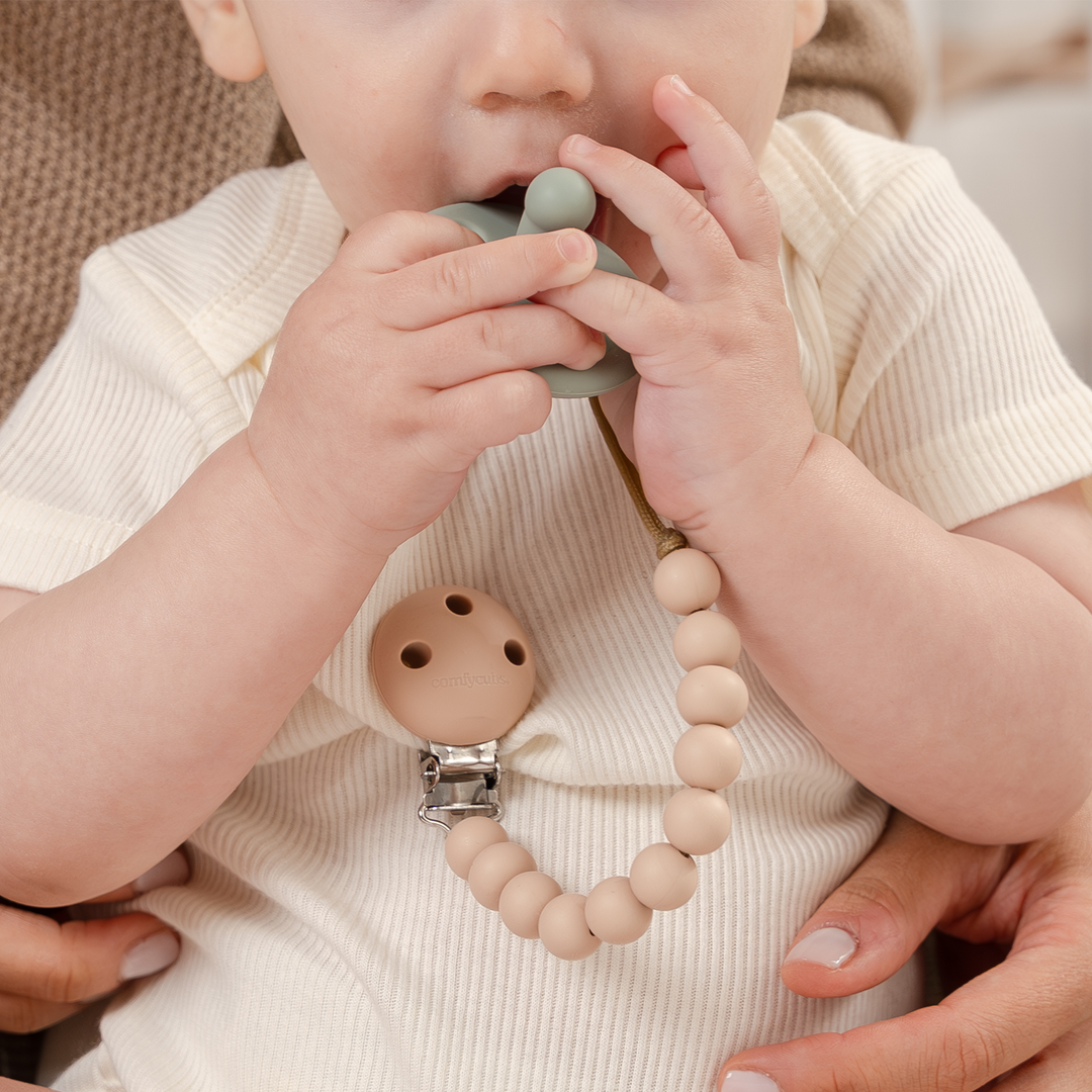 COMFY CUBS CLIP DE CHUPO BEIGE