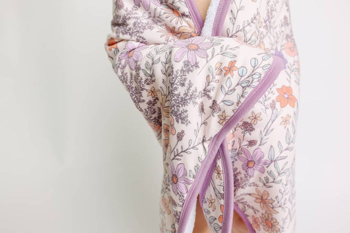 COPPER PEARL BEBE NIÑA TOALLA CON CAPUCHA FLORA PREMIUM