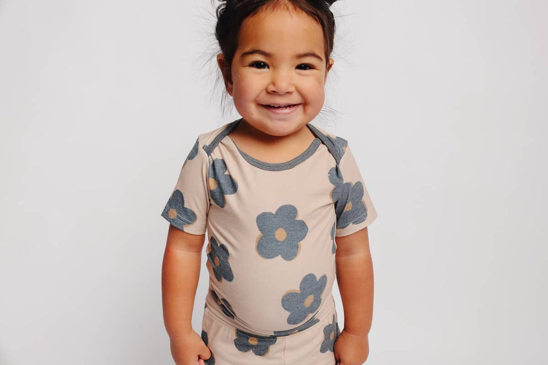 COPPER PEARL BEBE NIÑA BODY GEMMA IN TAN MANGA CORTA