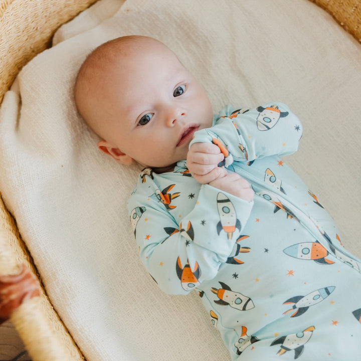 COPPER PEARL BEBE NIÑO PIJAMA BAMBOO CONVERTIBLE ZIP UP ROCKETEER