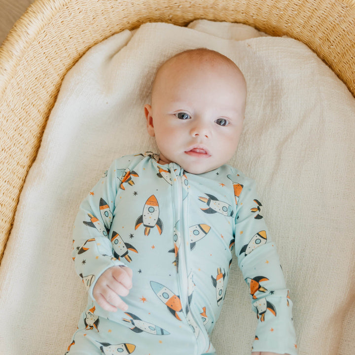 COPPER PEARL BEBE NIÑO PIJAMA BAMBOO CONVERTIBLE ZIP UP ROCKETEER