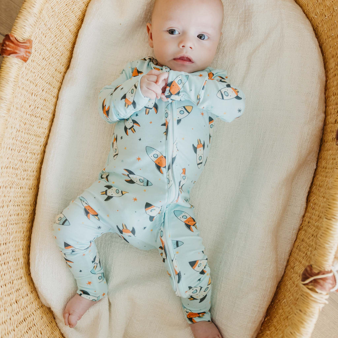 COPPER PEARL BEBE NIÑO PIJAMA BAMBOO CONVERTIBLE ZIP UP ROCKETEER