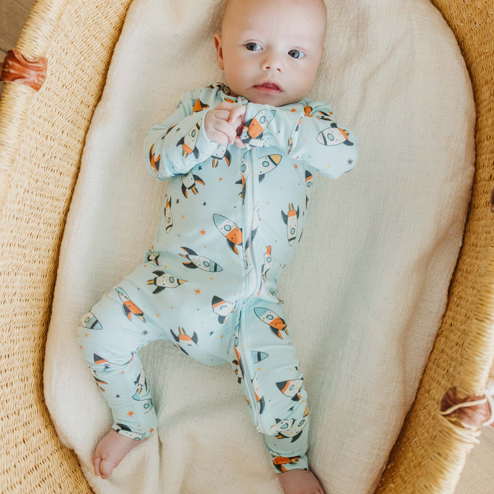 COPPER PEARL BEBE NIÑO PIJAMA BAMBOO CONVERTIBLE ZIP UP ROCKETEER