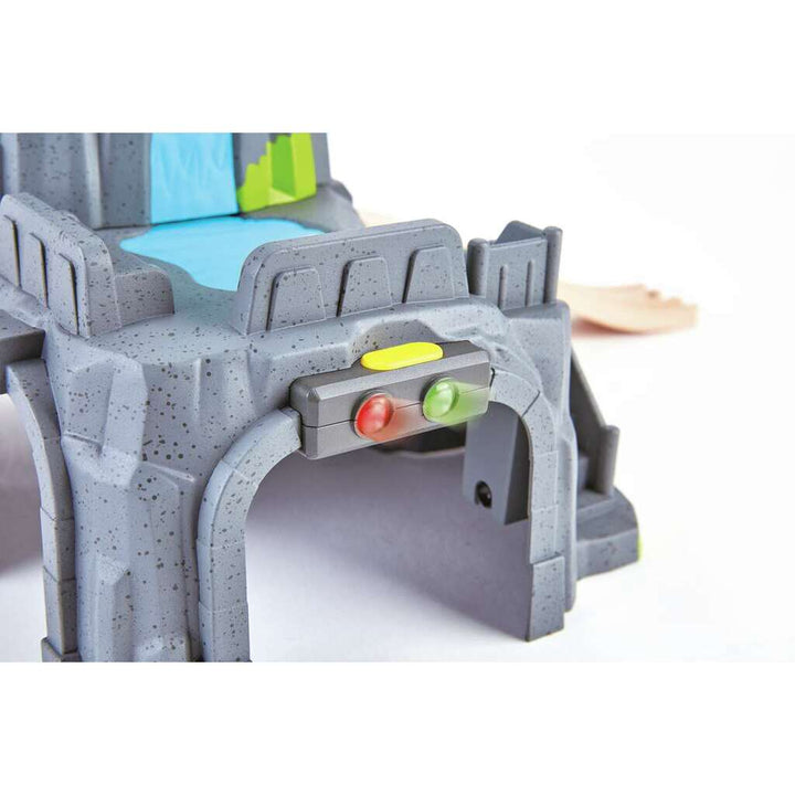 HAPE JUEGO DE TUNEL DE MONTAÑA CON LUZ Y SONIDO