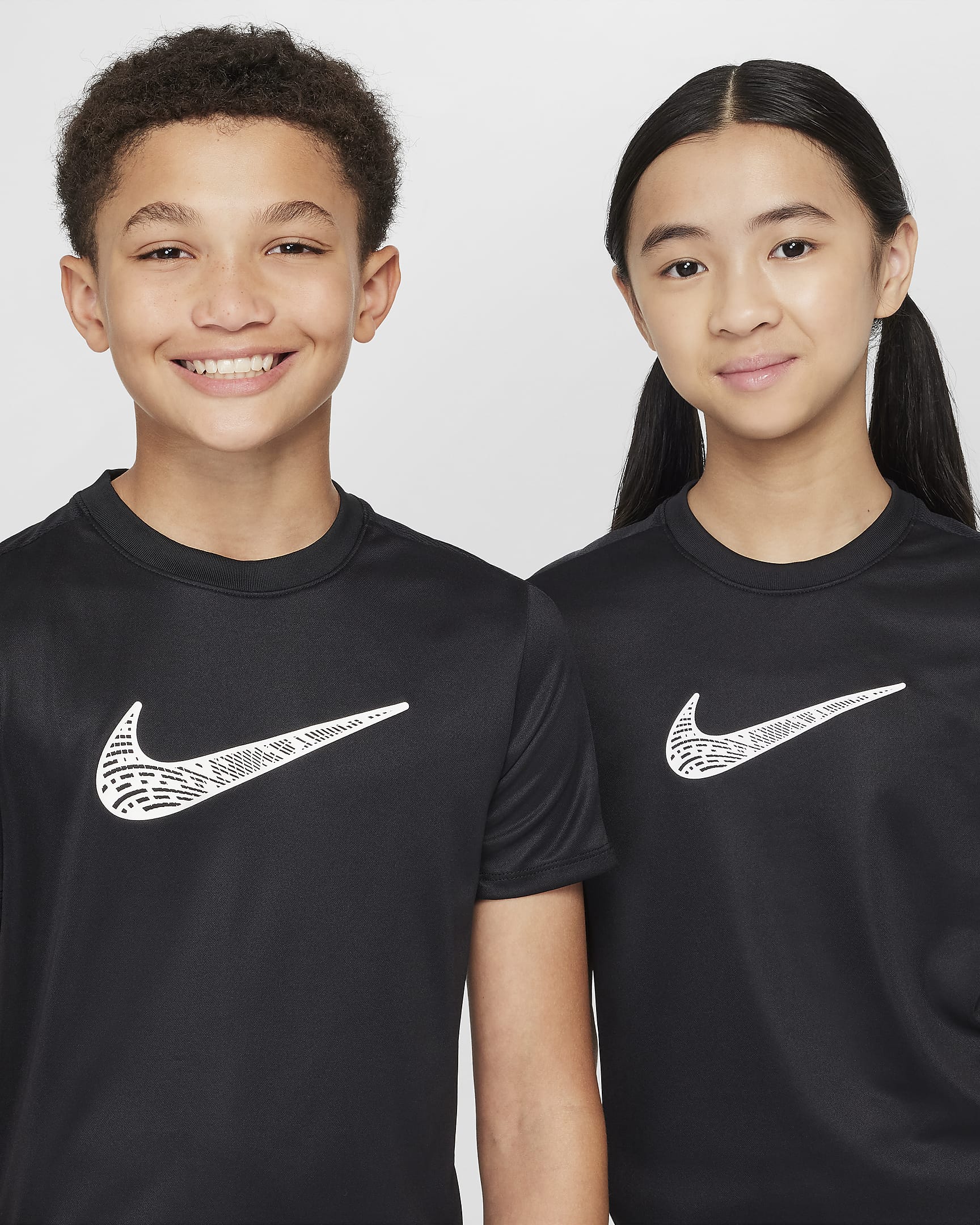 Tshirt Trophy34 Negra para Niño Nike | Poppy's
