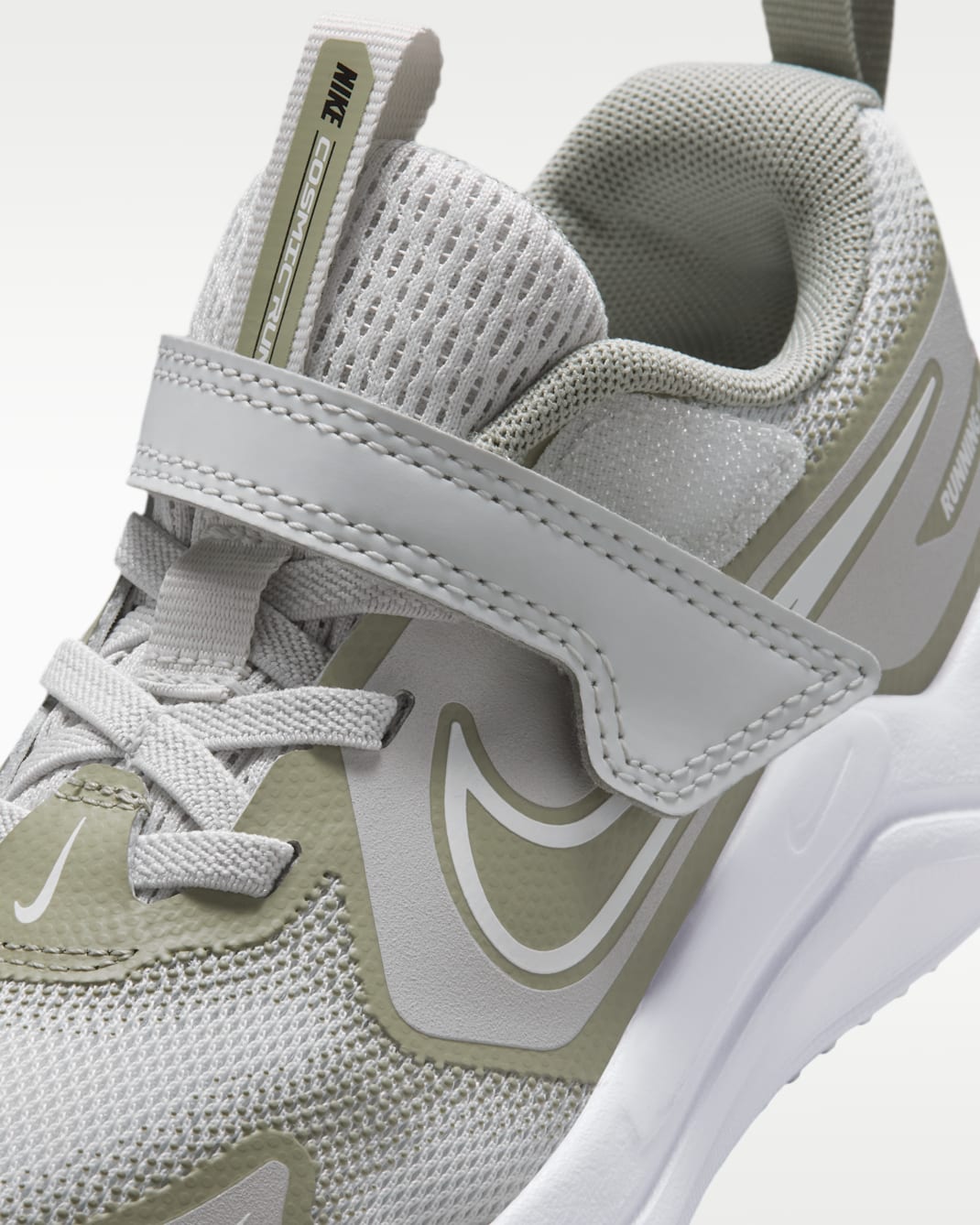 NIKE NIÑO ZAPATILLA COSMIC RUNNER PS PHOTON DUST/WHITE SPRUCE FOG