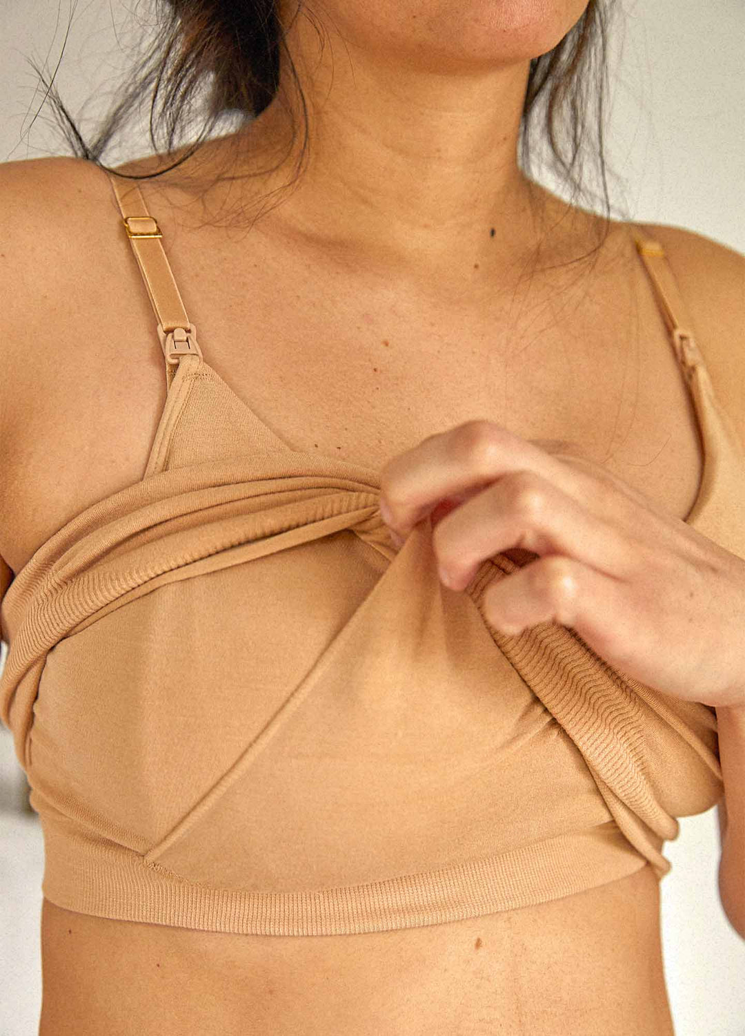 The Essential Nursing and Pumping Bra Sand - vista 4