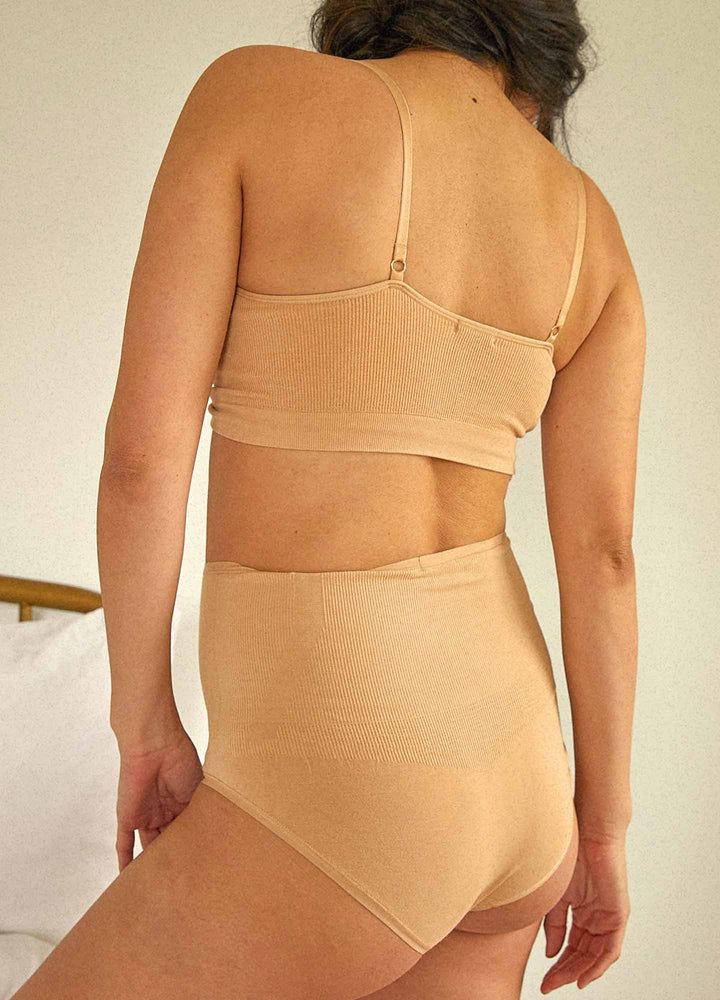The Essential Nursing and Pumping Bra Sand - vista 5