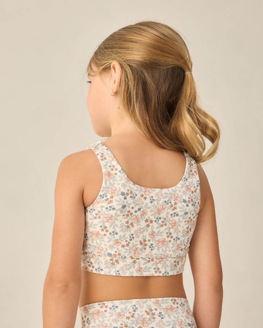 RYLEE & CRU NIÑA TOP SWIFT SPORTS FLOWER FIELD IVORY