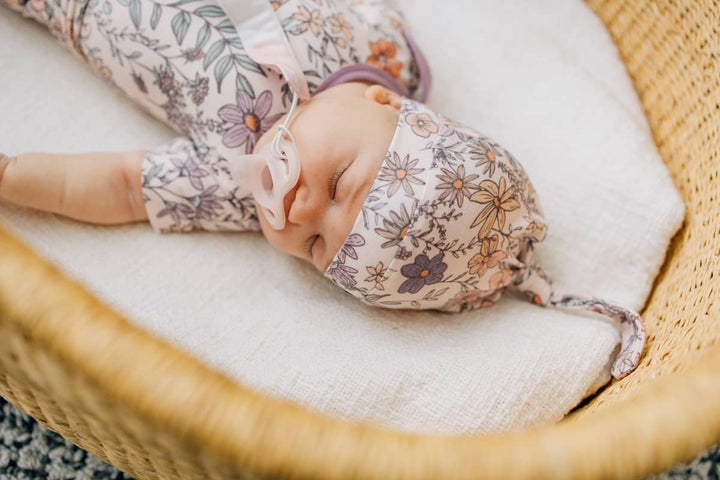 COPPER PEARL BEBE NIÑA GORRITO FLORA