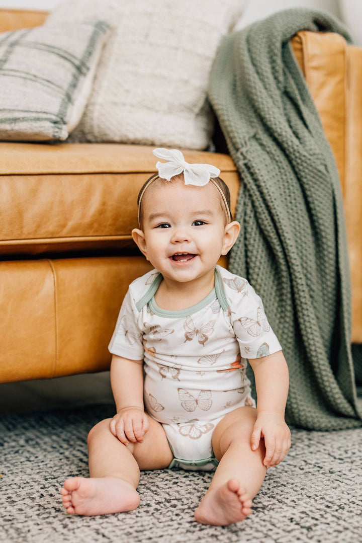 COPPER PEARL BEBE NIÑA BODY LUNA MANGA CORTA